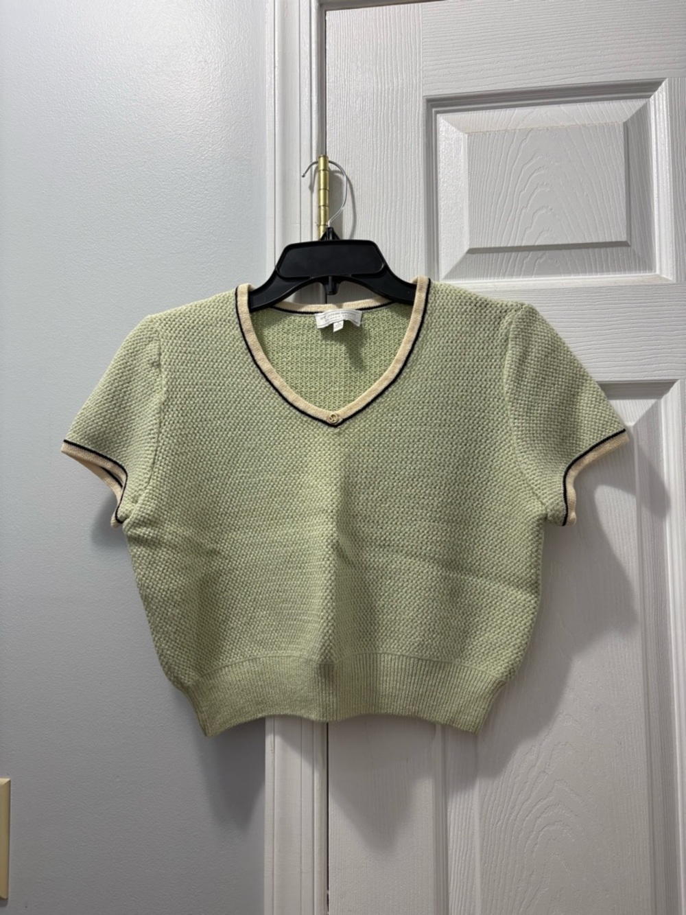 St John Sport Cropped V-Neck Short Sleeve Knit Top In Sage With Contrast Trim